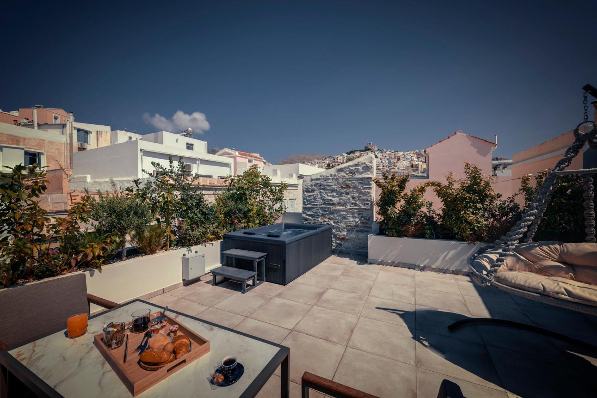 Ninemian Suites Syros Ермополи Екстериор снимка