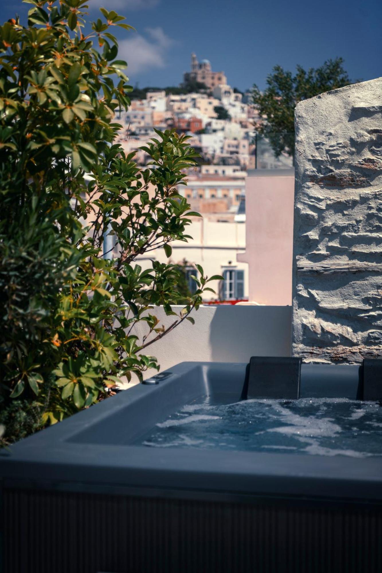 Ninemian Suites Syros Ермополи Екстериор снимка